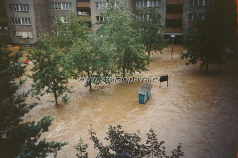 holasicka (14).jpg - Ulice při povodni v roce 1997